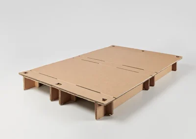 Pallet kit: cardboard and plastic pallets