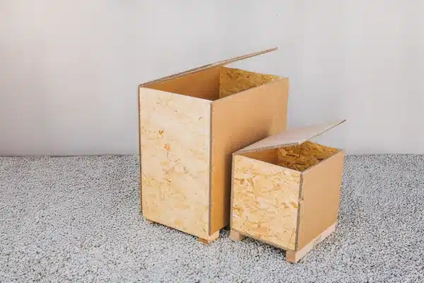 caja madera y cartón